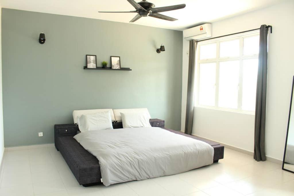 New Seaview Cozy Modern Beach House タンジュンブンガ エクステリア 写真