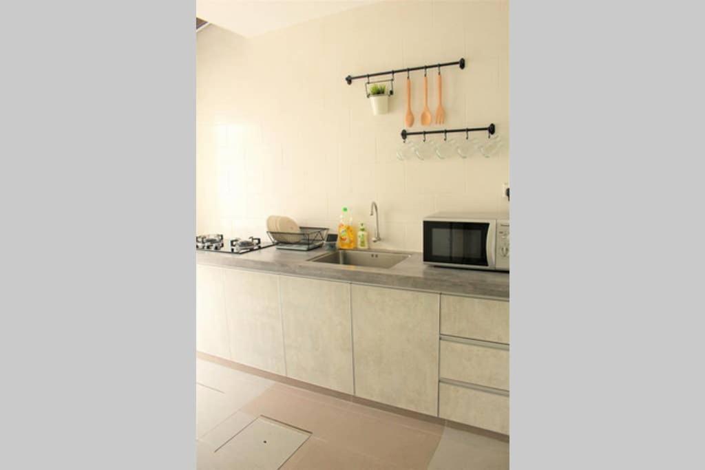 New Seaview Cozy Modern Beach House タンジュンブンガ エクステリア 写真