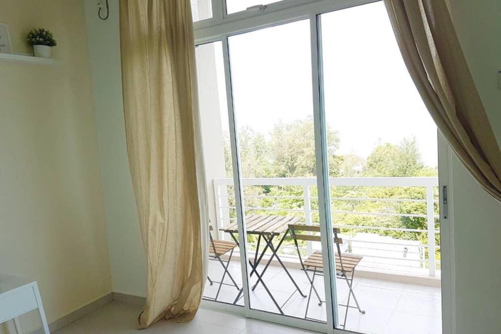 New Seaview Cozy Modern Beach House タンジュンブンガ エクステリア 写真