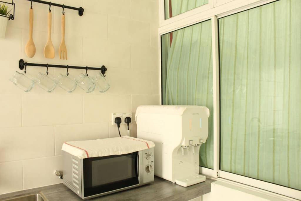 New Seaview Cozy Modern Beach House タンジュンブンガ エクステリア 写真
