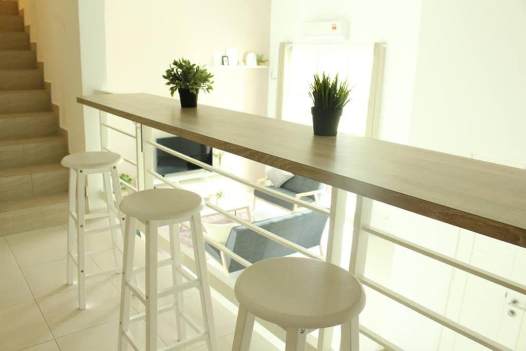 New Seaview Cozy Modern Beach House タンジュンブンガ エクステリア 写真